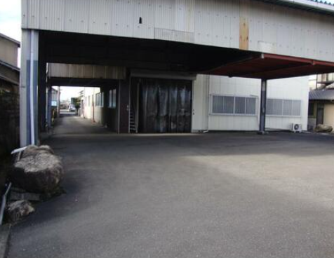 【貸倉庫】一宮市開明字新田郷 鉄骨造2F: 697.33m²（210.94坪） リフト有